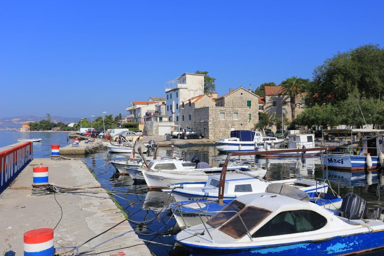 Apartments With A Parking Space Kastel Kambelovac, Kastela - 21372 Kültér fotó